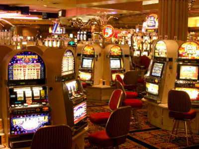 Maszyny hazardowe w kasynach w Warszawie